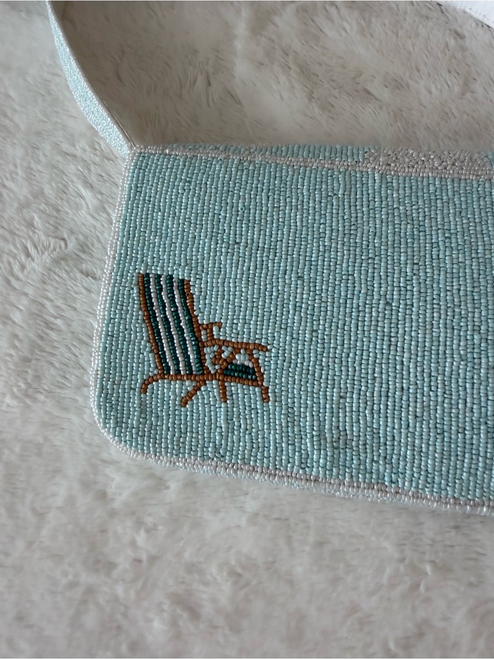 NWT Hand-Beaded Beach Scene Shoulder Bag in Light Blue, White and Tan - Picture 10 of 15